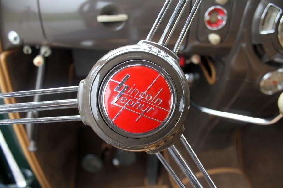  Lincoln Zephyr Convertible Sedan 1938 года  (фото 23 из 46)